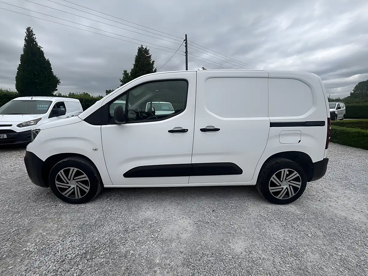 Used 2021 Peugeot Partner Professional White - Interior and Exterior details 5