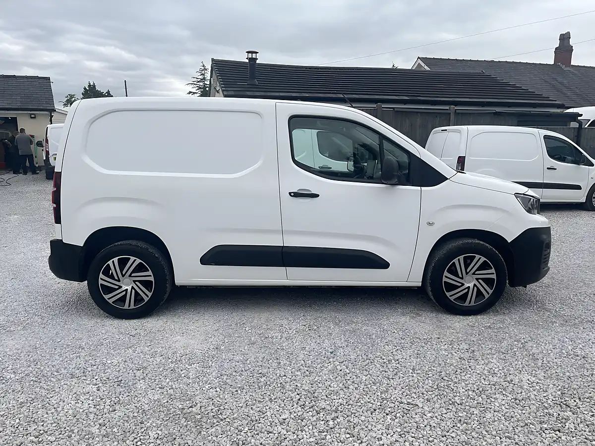 Used 2021 Peugeot Partner Professional White - Interior and Exterior details 9