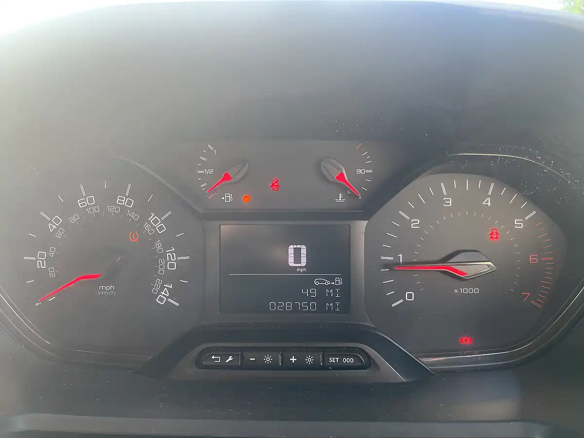 Used 2021 Peugeot Partner Professional White - Interior and Exterior details 13