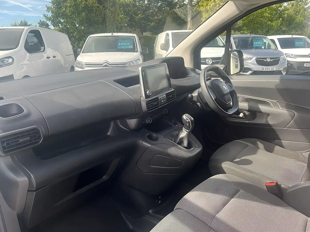 Used 2021 Peugeot Partner Professional White - Interior and Exterior details 16