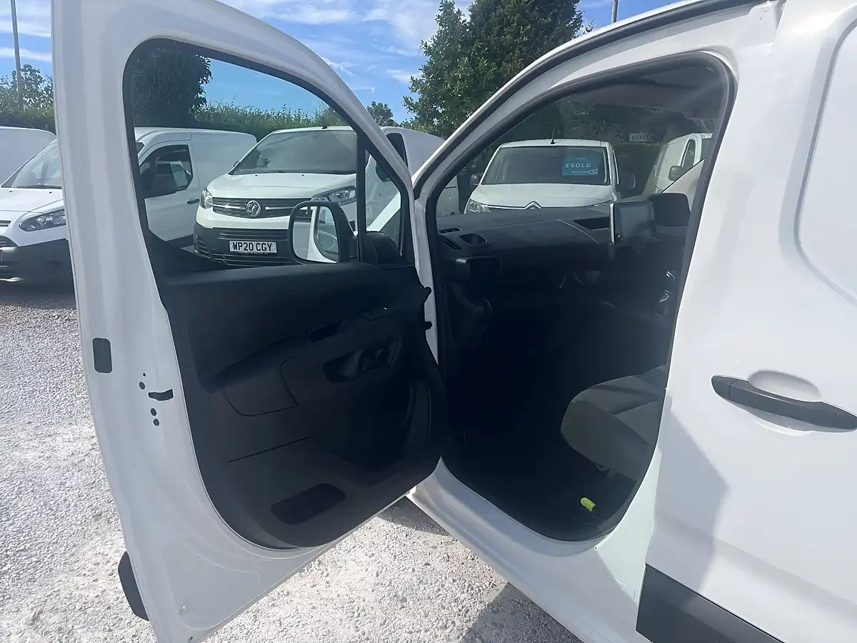 Used 2021 Peugeot Partner Professional White - Interior and Exterior details 18