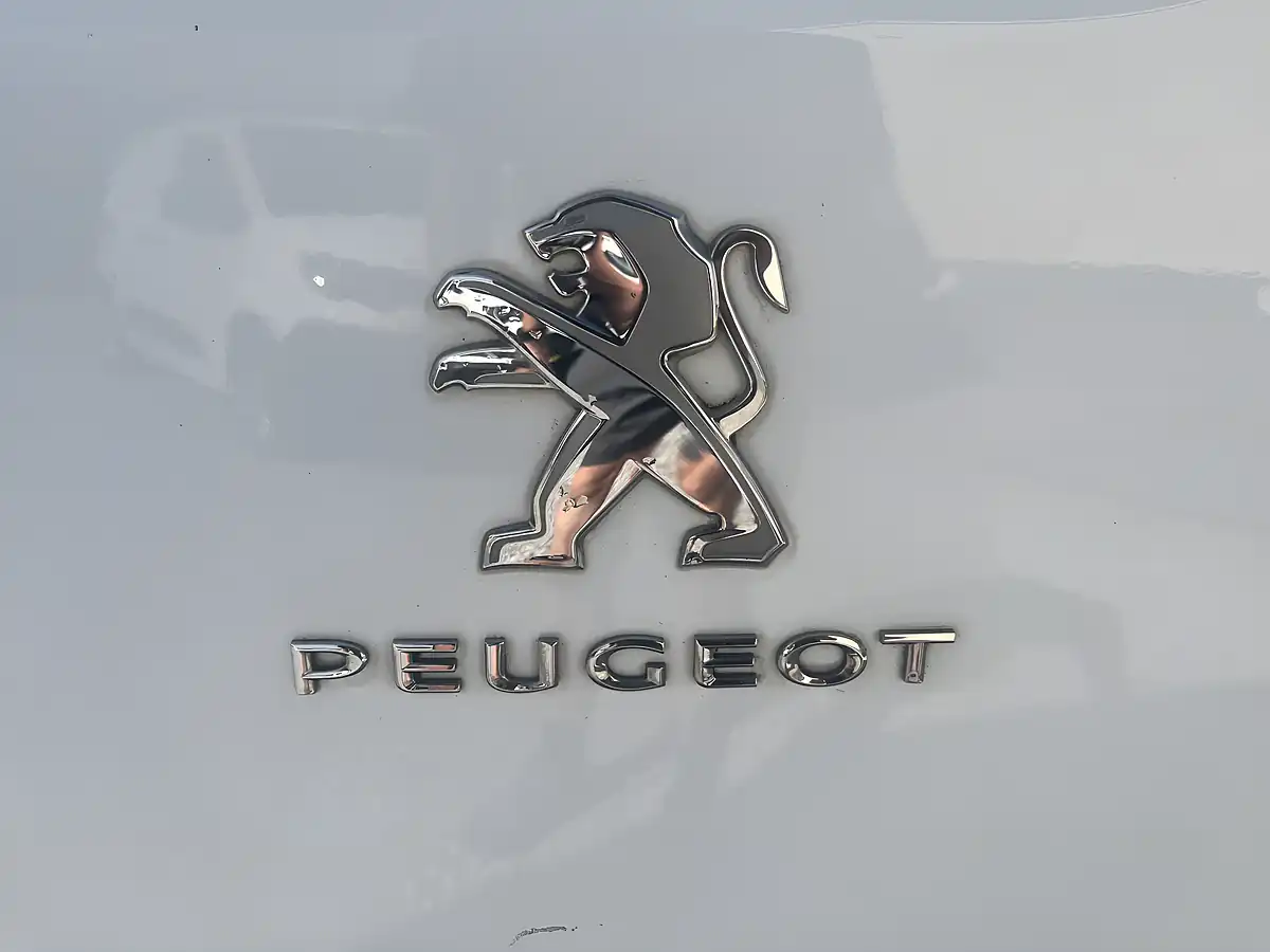 Used 2021 Peugeot Partner Professional White - Interior and Exterior details 19