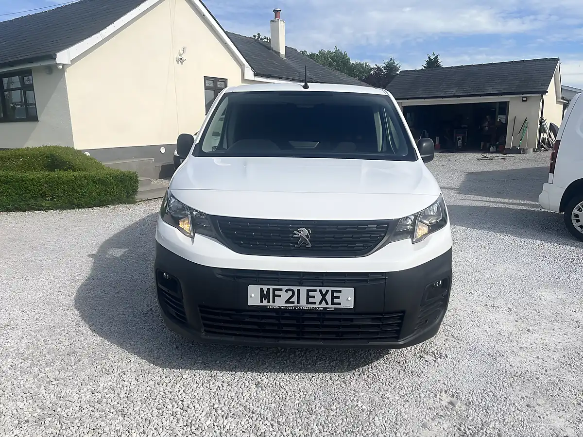 Used 2021 Peugeot Partner Professional White - Interior and Exterior details 2