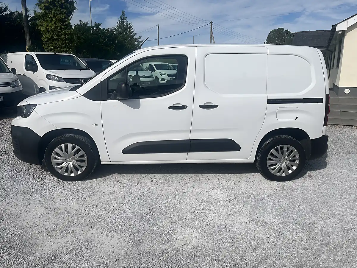 Used 2021 Peugeot Partner Professional White - Interior and Exterior details 5