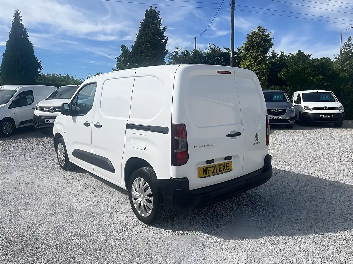 Used 2021 Peugeot Partner Professional White - Interior and Exterior details 6