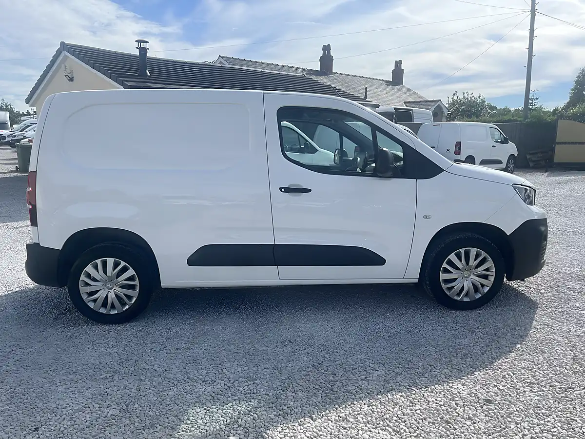Used 2021 Peugeot Partner Professional White - Interior and Exterior details 9
