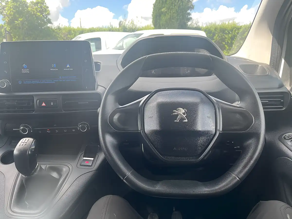Used 2021 Peugeot Partner Professional White - Interior and Exterior details 11