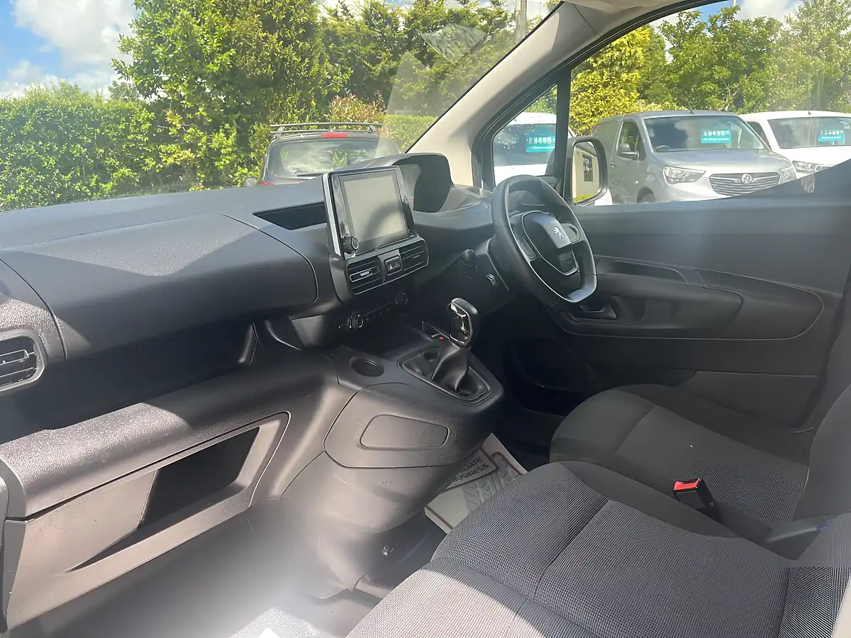 Used 2021 Peugeot Partner Professional White - Interior and Exterior details 16