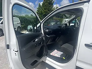 Used 2021 Peugeot Partner Professional White - Interior and Exterior details 18