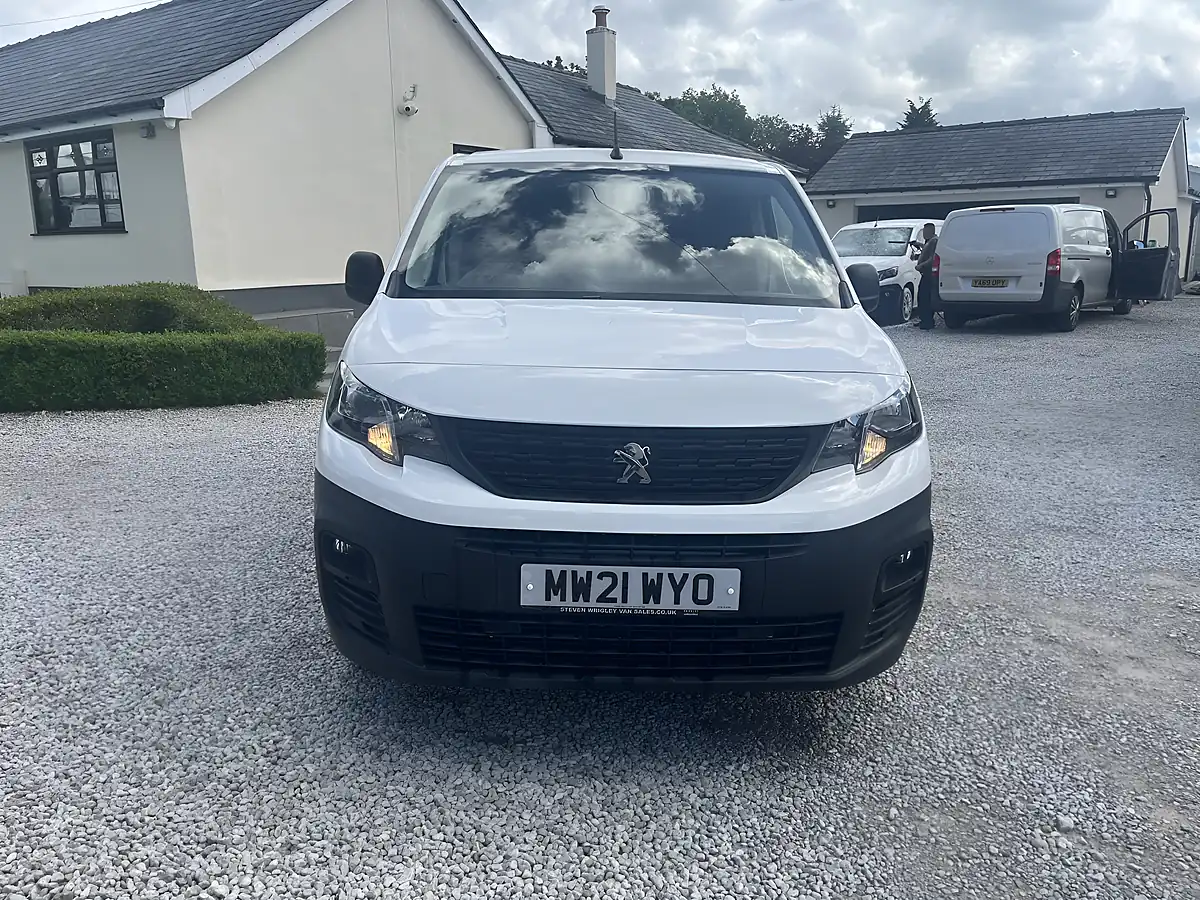 Used 2021 Peugeot Partner Professional White - Interior and Exterior details 2