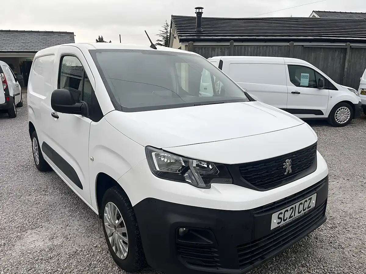 Used 2021 Peugeot Partner Professional White - Front View