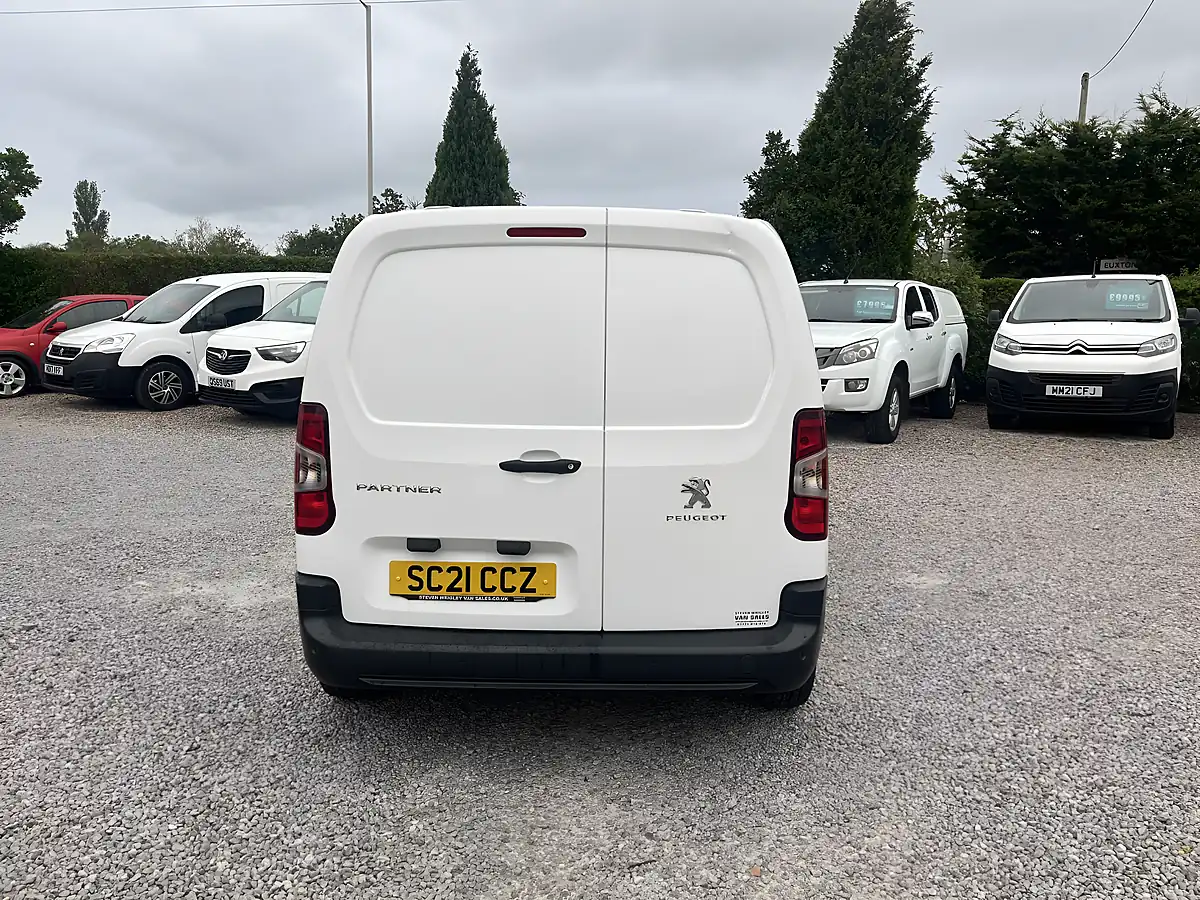 Used 2021 Peugeot Partner Professional White - Interior and Exterior details 12