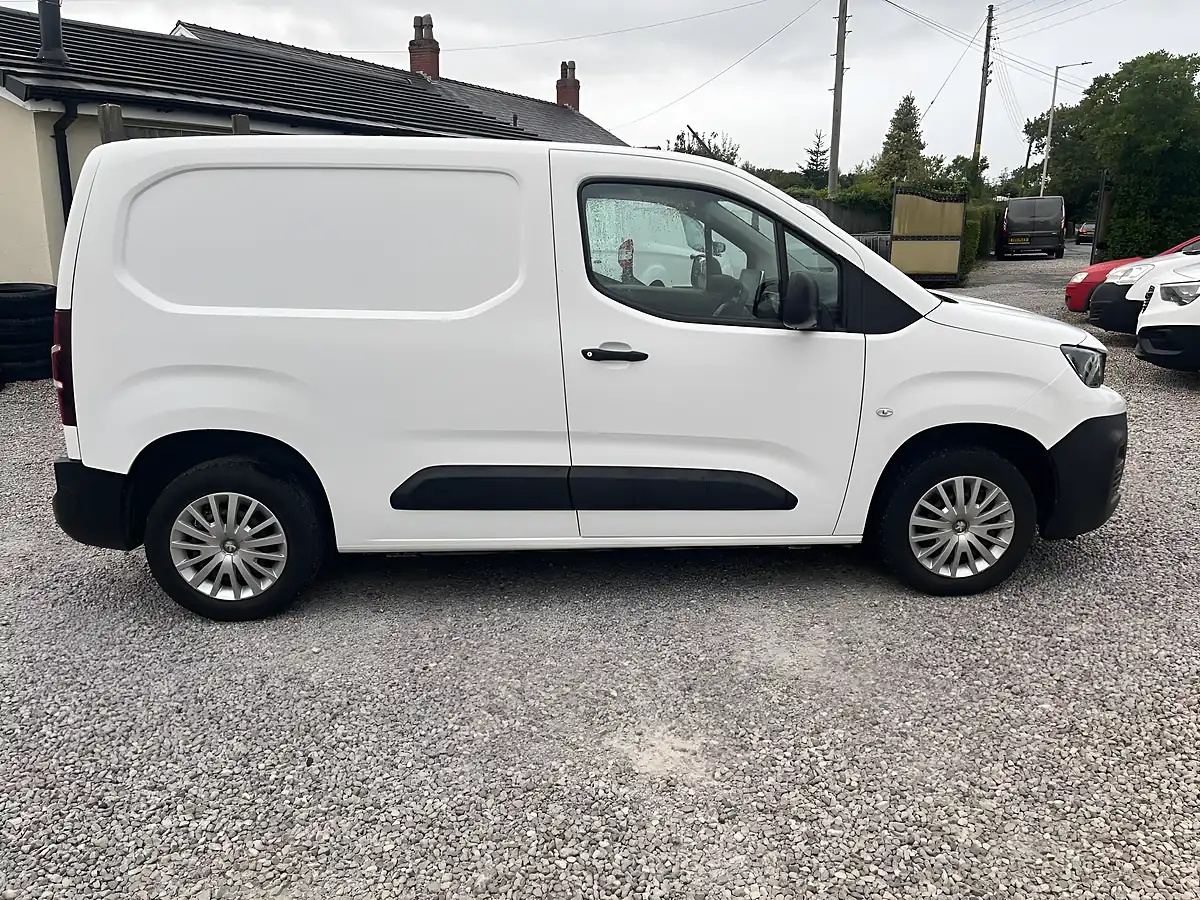 Used 2021 Peugeot Partner Professional White - Interior and Exterior details 14