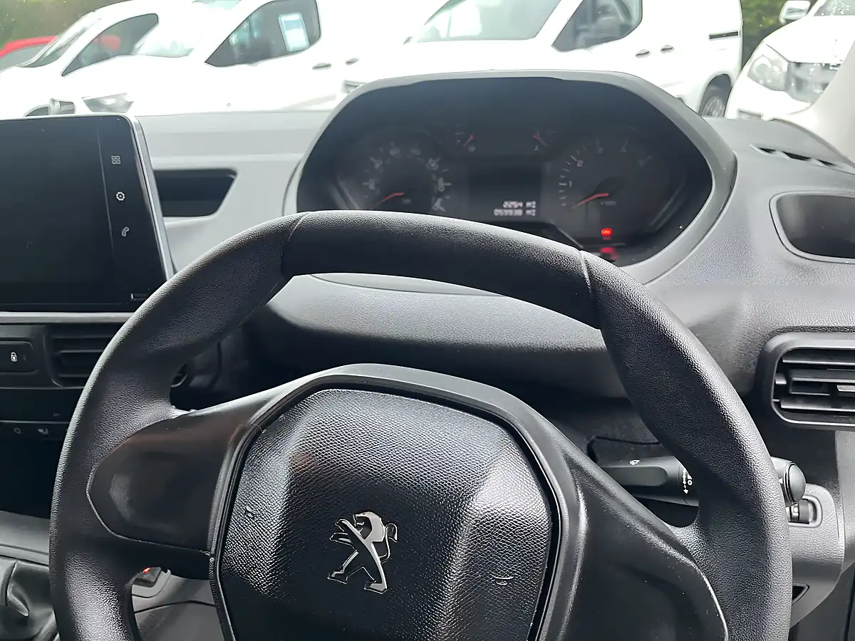 Used 2021 Peugeot Partner Professional White - Interior and Exterior details 15