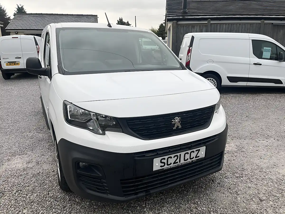 Used 2021 Peugeot Partner Professional White - Interior and Exterior details 3