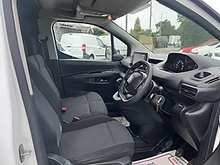 Used 2021 Peugeot Partner Professional White - Interior and Exterior details 4