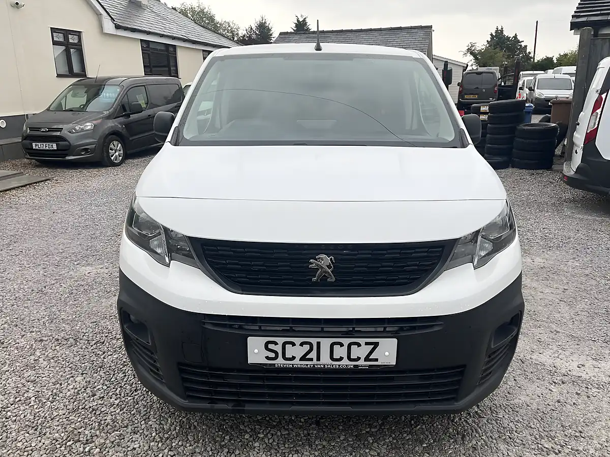 Used 2021 Peugeot Partner Professional White - Interior and Exterior details 5
