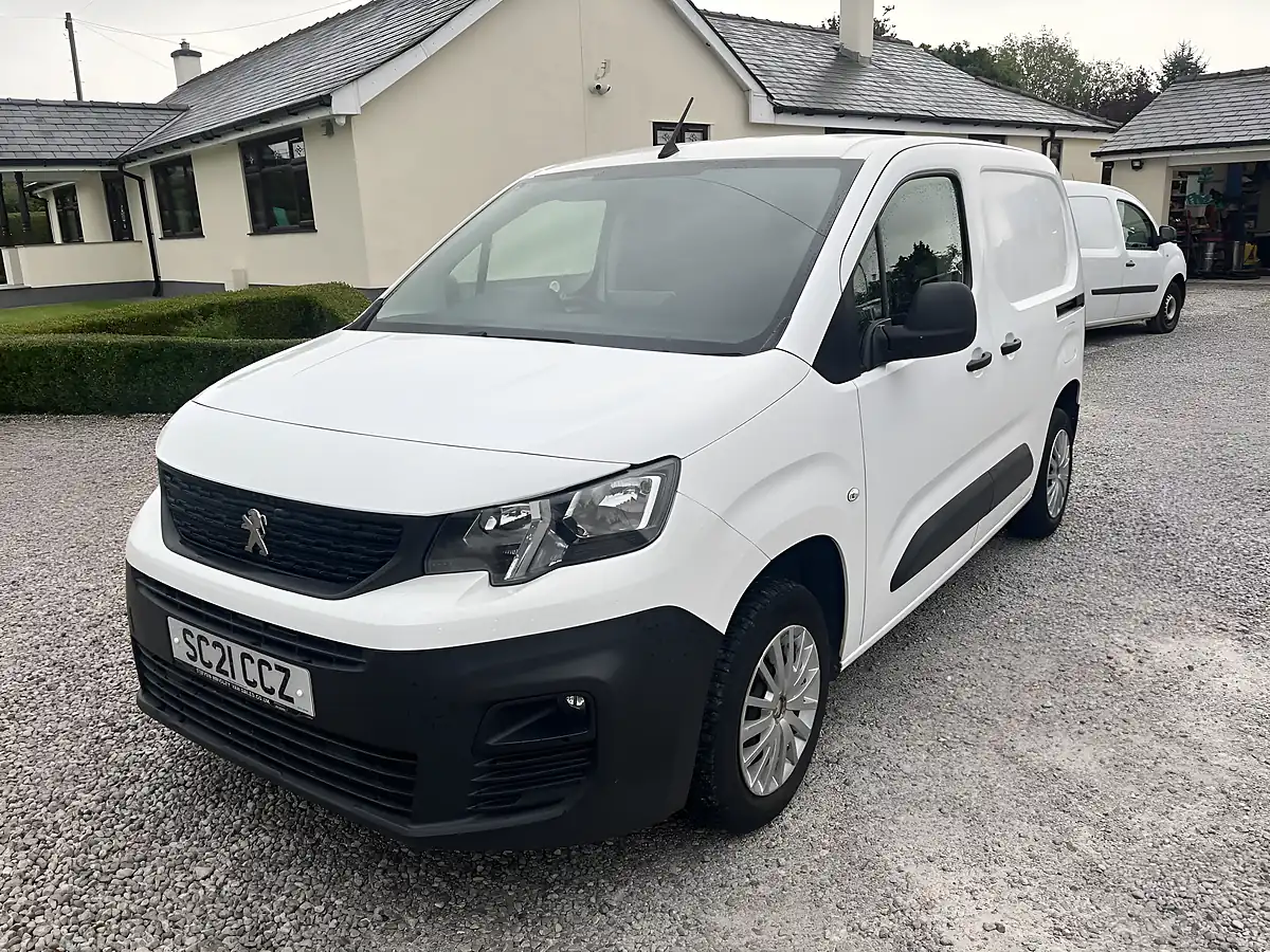 Used 2021 Peugeot Partner Professional White - Interior and Exterior details 6