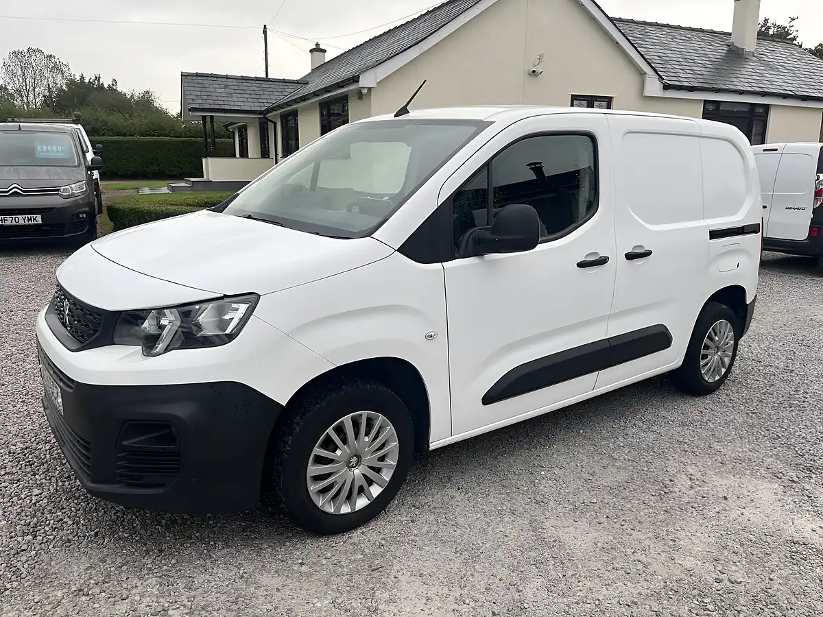 Used 2021 Peugeot Partner Professional White - Interior and Exterior details 8