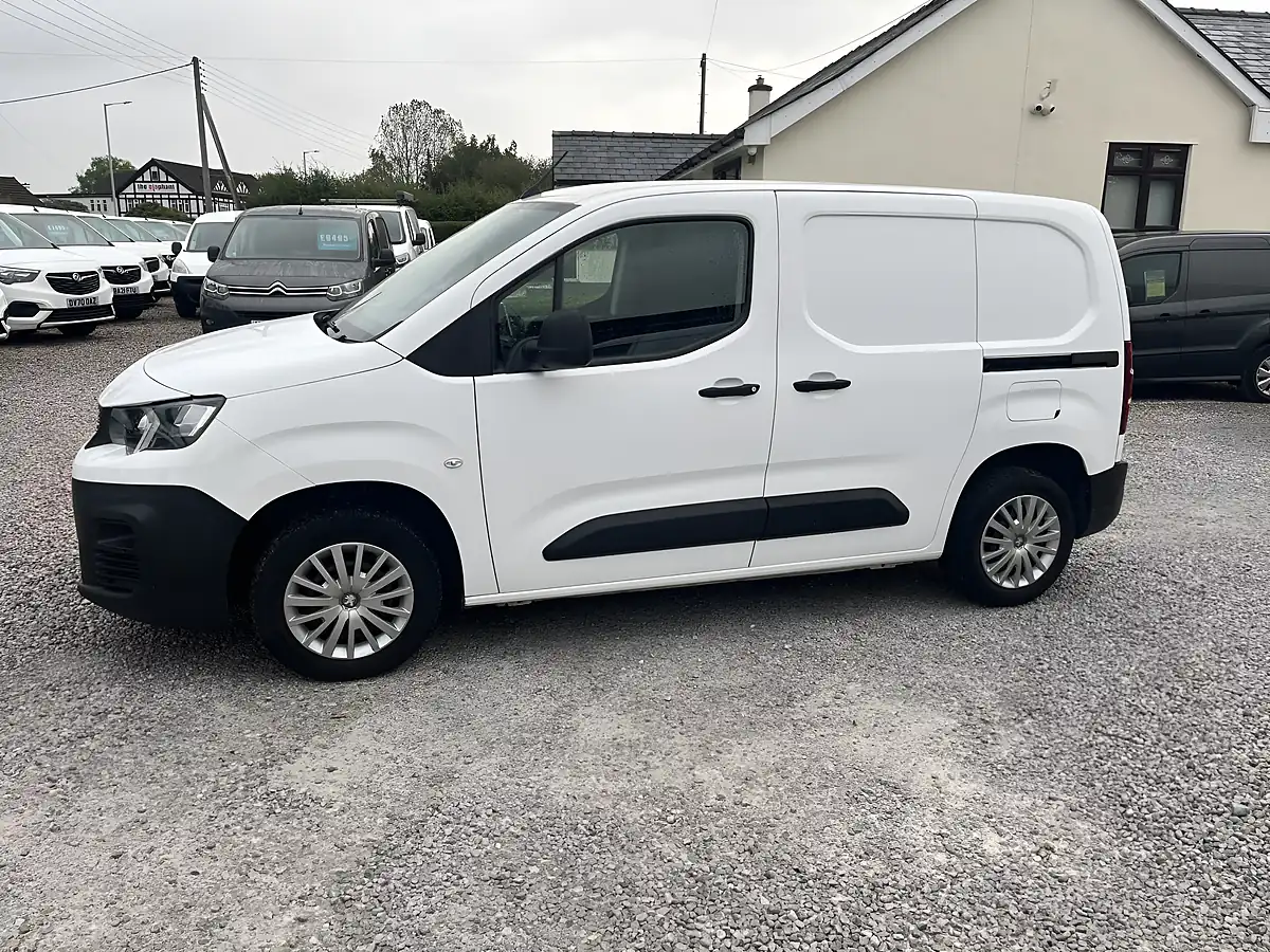 Used 2021 Peugeot Partner Professional White - Interior and Exterior details 9