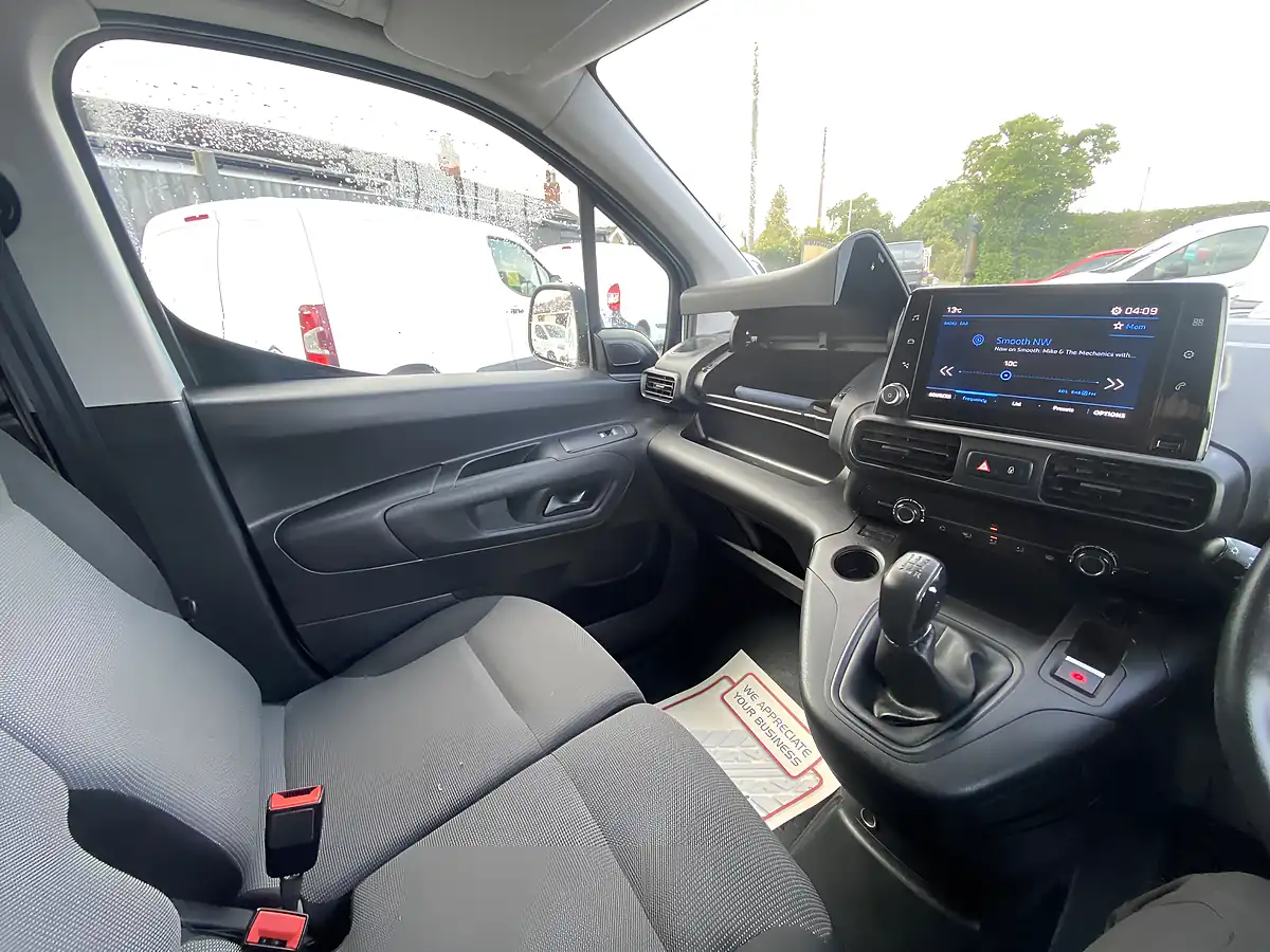 Used 2021 Peugeot Partner Professional White - Interior and Exterior details 13