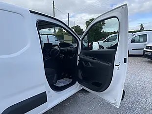 Used 2021 Peugeot Partner Professional White - Interior and Exterior details 15