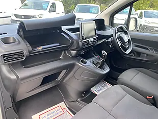 Used 2021 Peugeot Partner Professional White - Interior and Exterior details 16