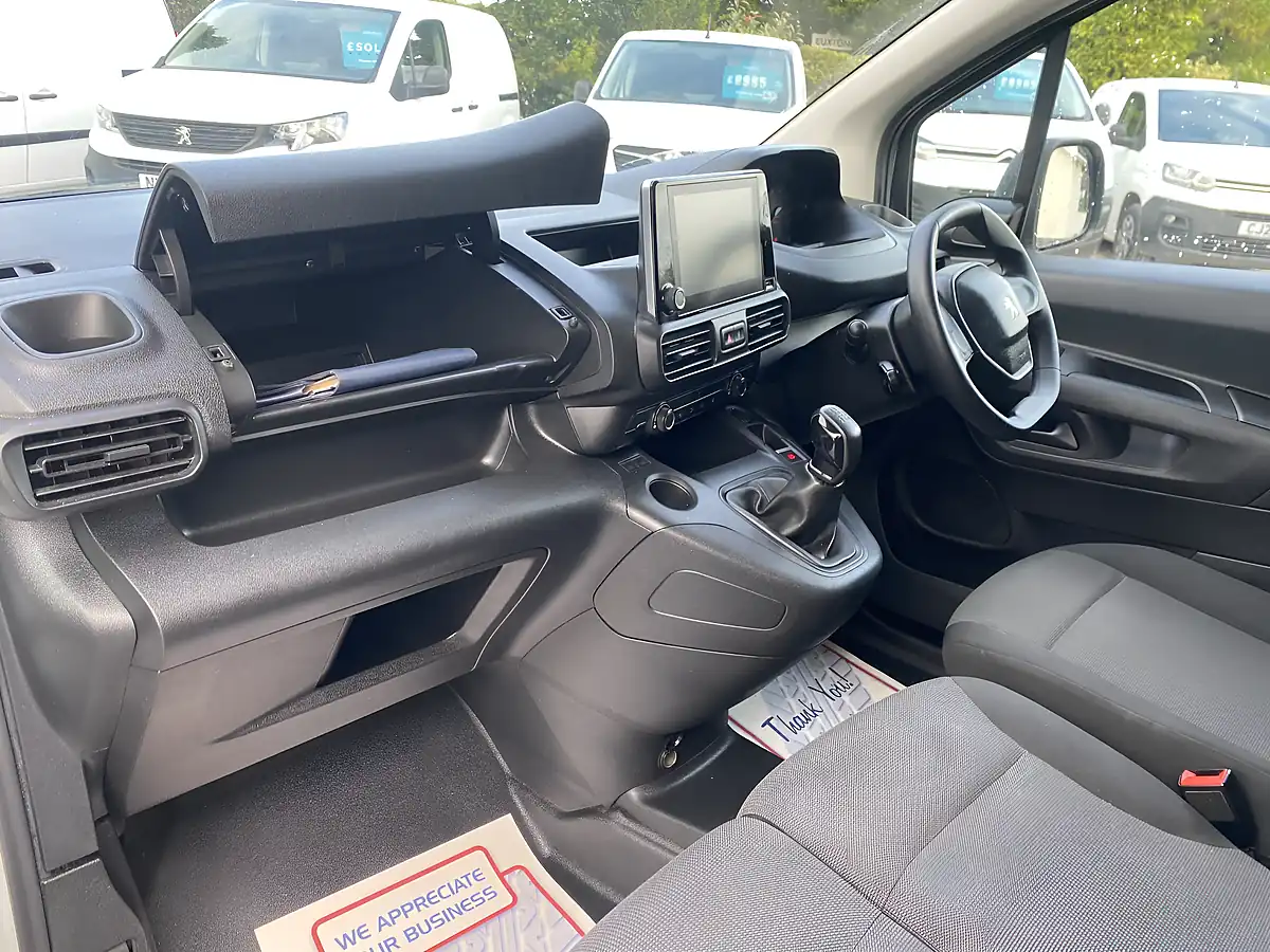 Used 2021 Peugeot Partner Professional White - Interior and Exterior details 16
