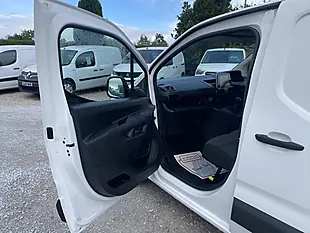 Used 2021 Peugeot Partner Professional White - Interior and Exterior details 17