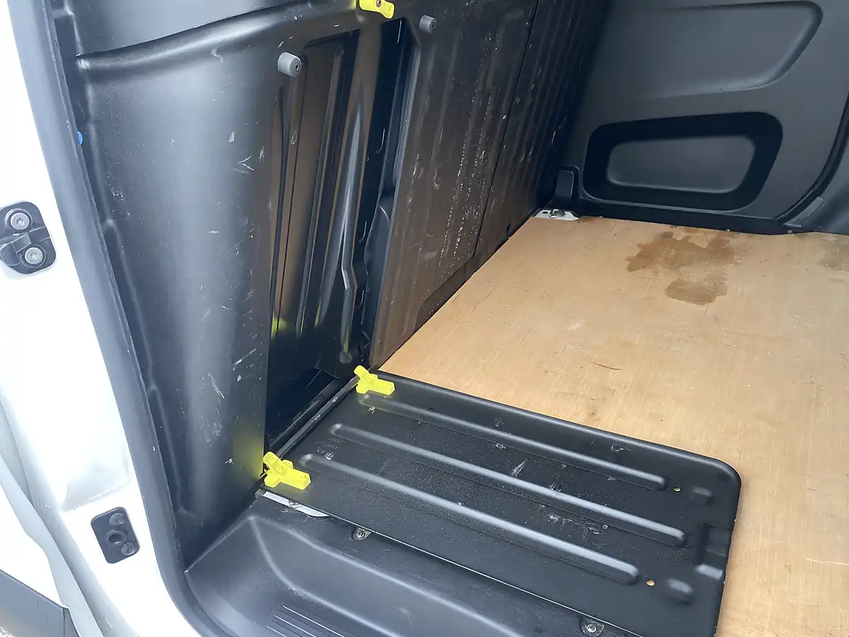 Used 2021 Peugeot Partner Professional White - Interior and Exterior details 18