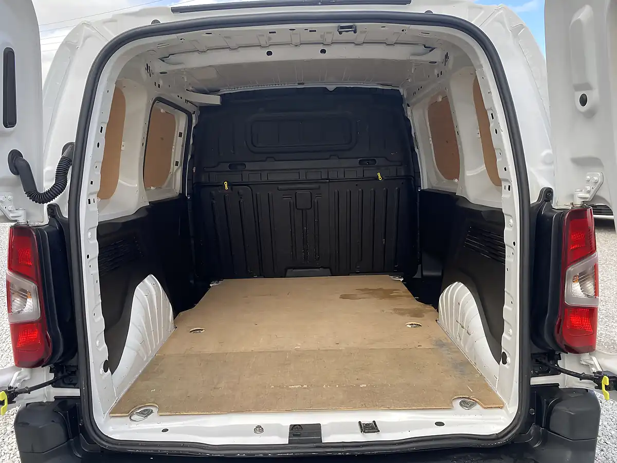 Used 2021 Peugeot Partner Professional White - Interior and Exterior details 19