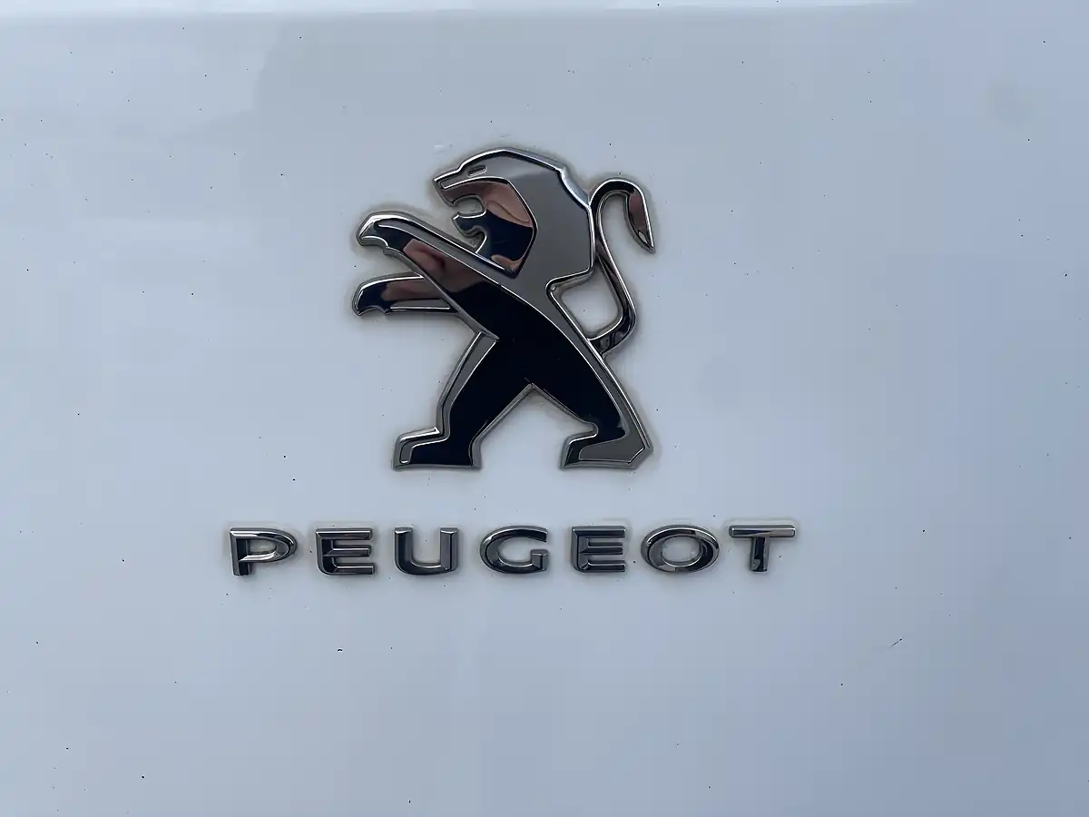 Used 2021 Peugeot Partner Professional White - Interior and Exterior details 20