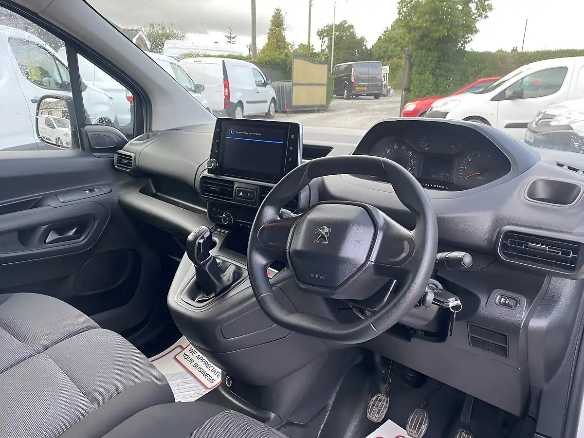 Used 2021 Peugeot Partner Professional White - Interior and Exterior details 4