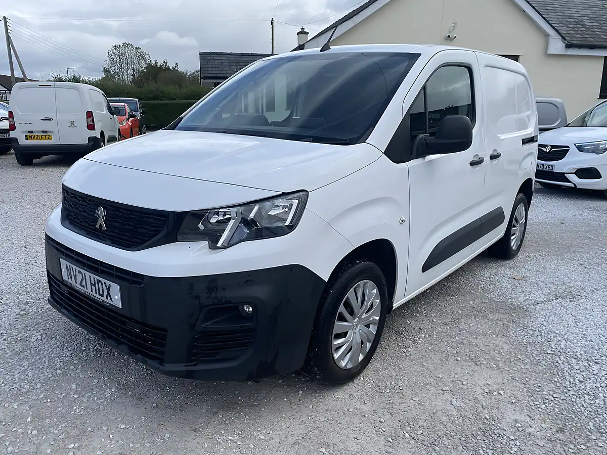 Used 2021 Peugeot Partner Professional White - Interior and Exterior details 5
