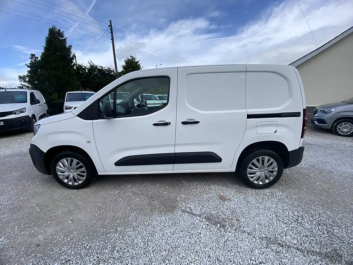 Used 2021 Peugeot Partner Professional White - Interior and Exterior details 6
