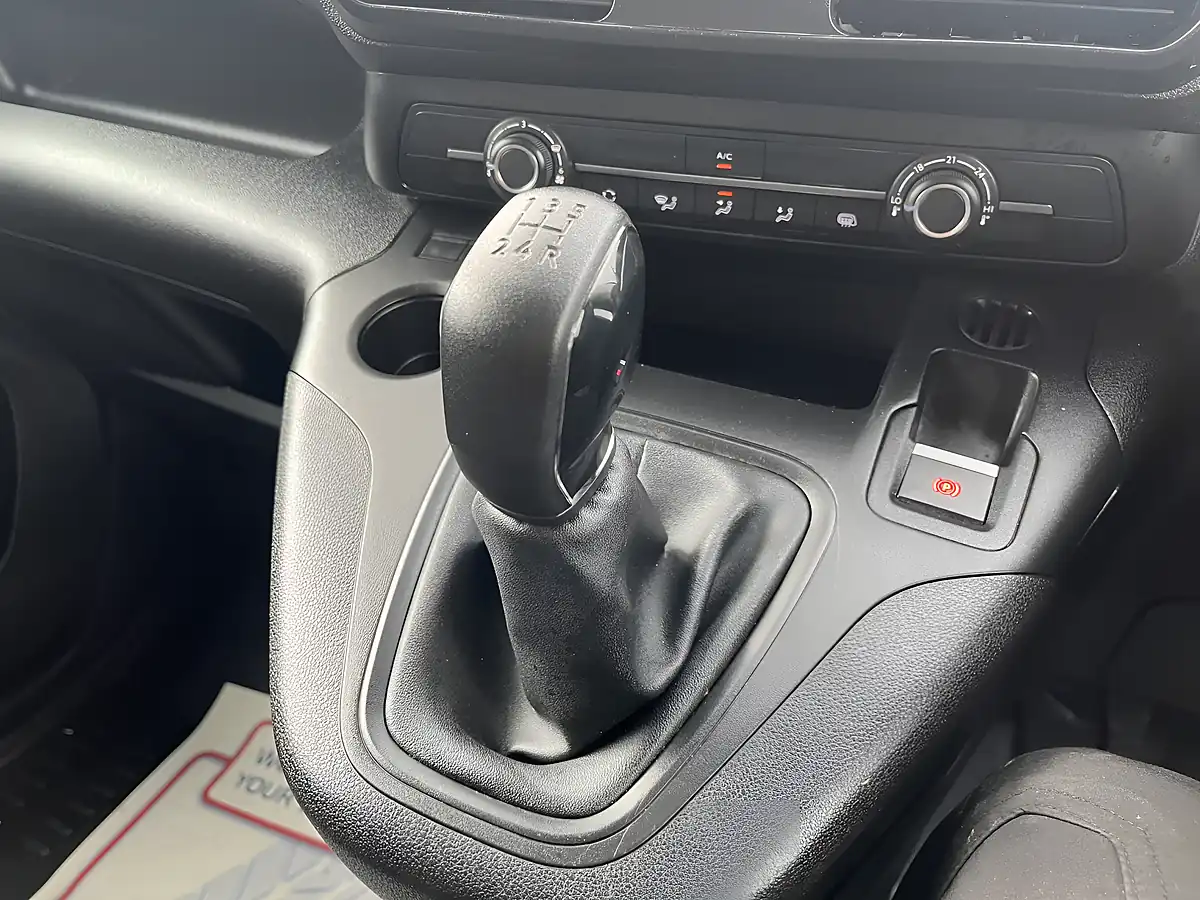 Used 2021 Peugeot Partner Professional White - Interior and Exterior details 14