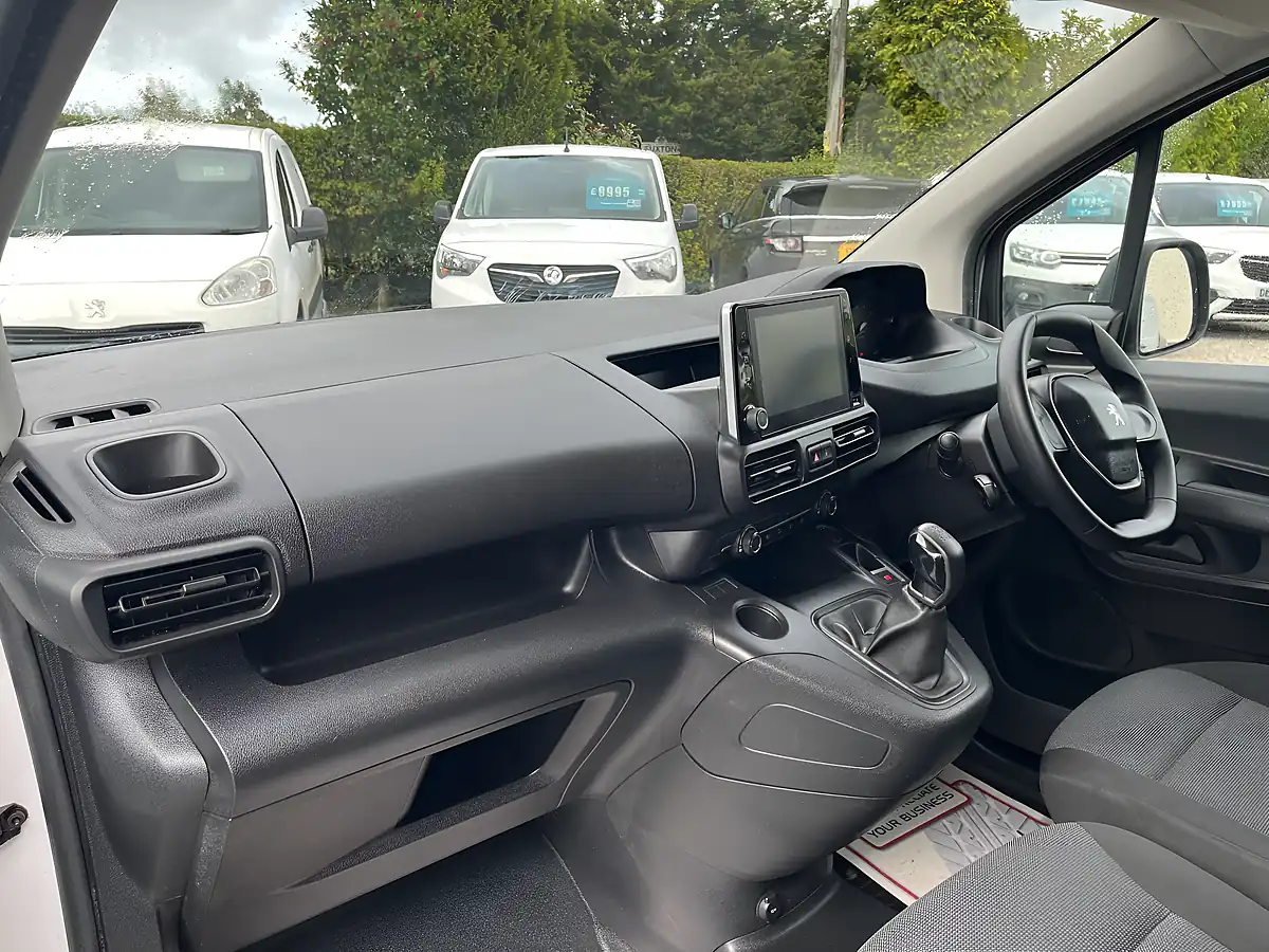 Used 2021 Peugeot Partner Professional White - Interior and Exterior details 16