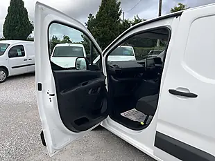 Used 2021 Peugeot Partner Professional White - Interior and Exterior details 17