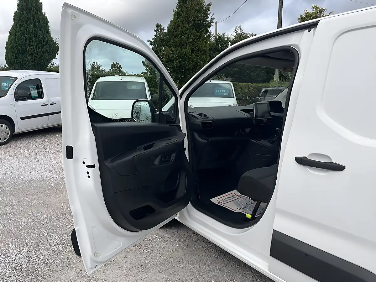 Used 2021 Peugeot Partner Professional White - Interior and Exterior details 17