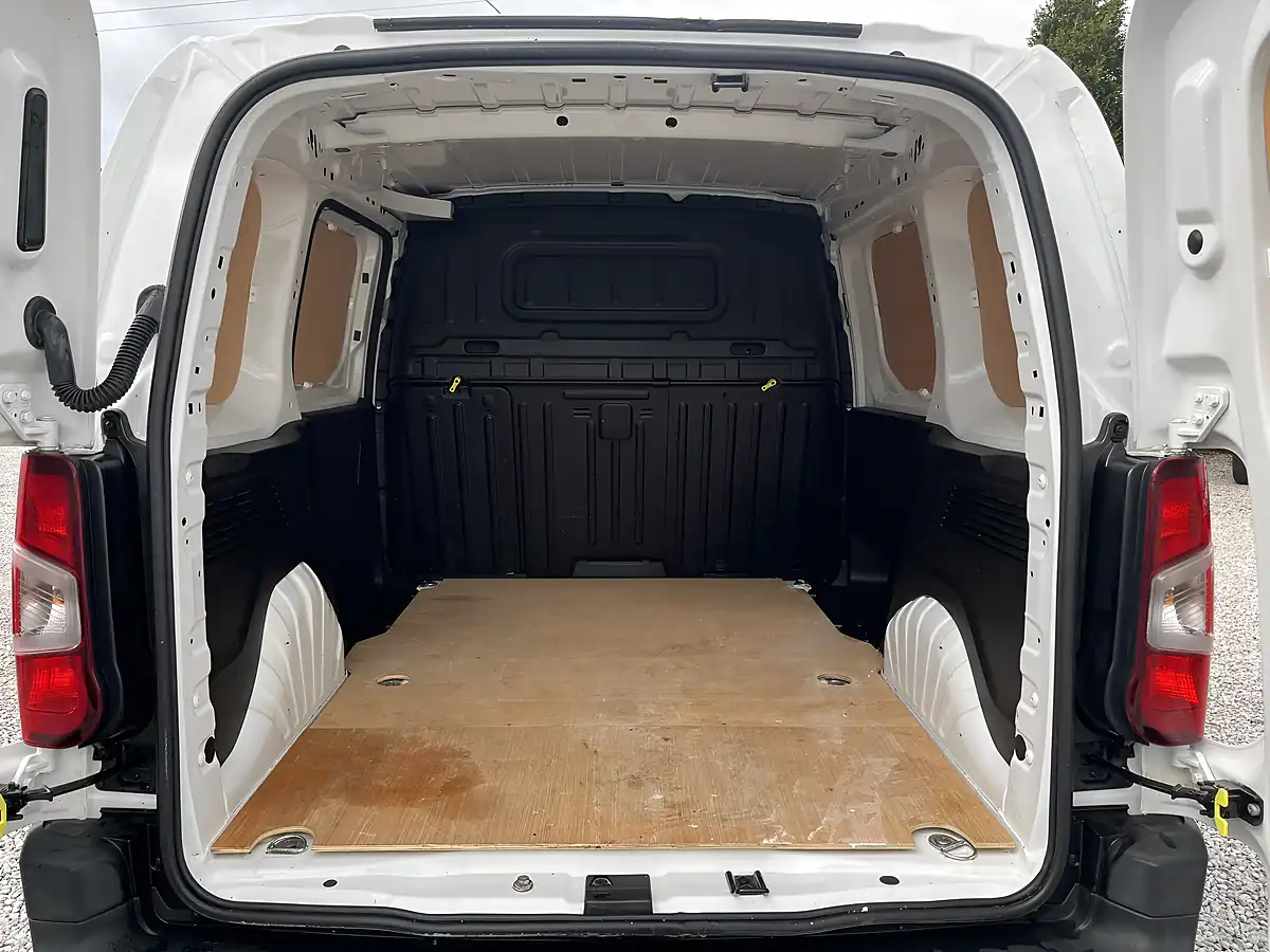 Used 2021 Peugeot Partner Professional White - Interior and Exterior details 19