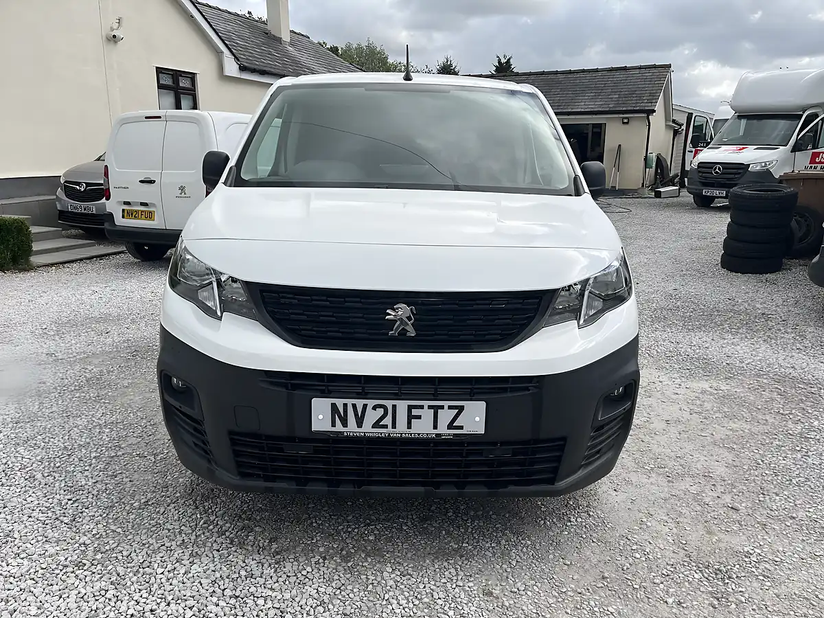 Used 2021 Peugeot Partner Professional White - Interior and Exterior details 3