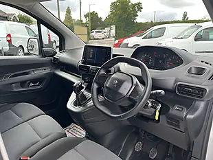 Used 2021 Peugeot Partner Professional White - Interior and Exterior details 5