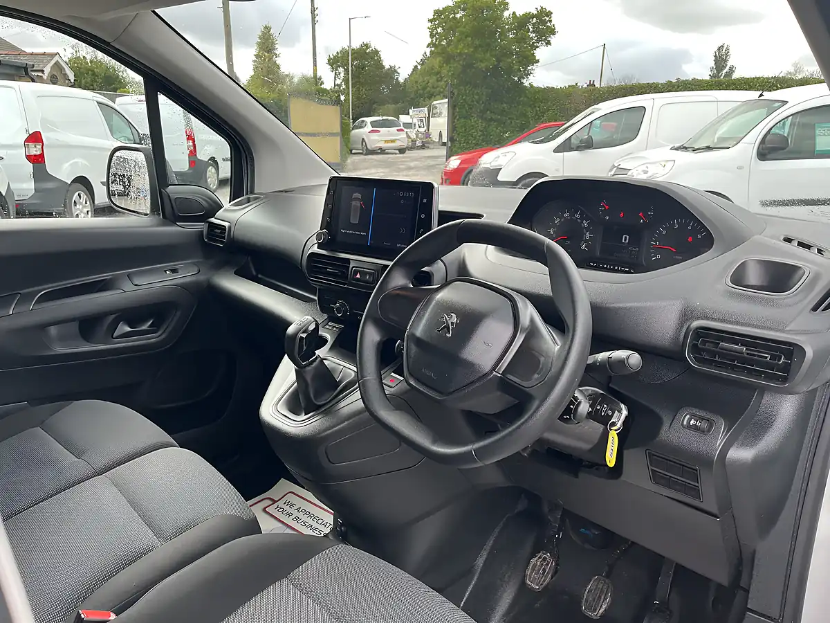Used 2021 Peugeot Partner Professional White - Interior and Exterior details 5