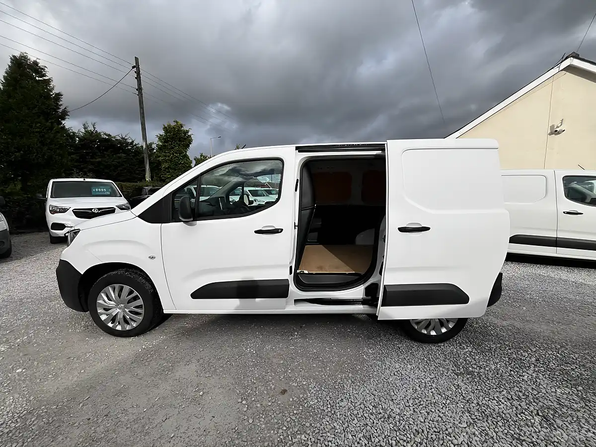 Used 2021 Peugeot Partner Professional White - Interior and Exterior details 7