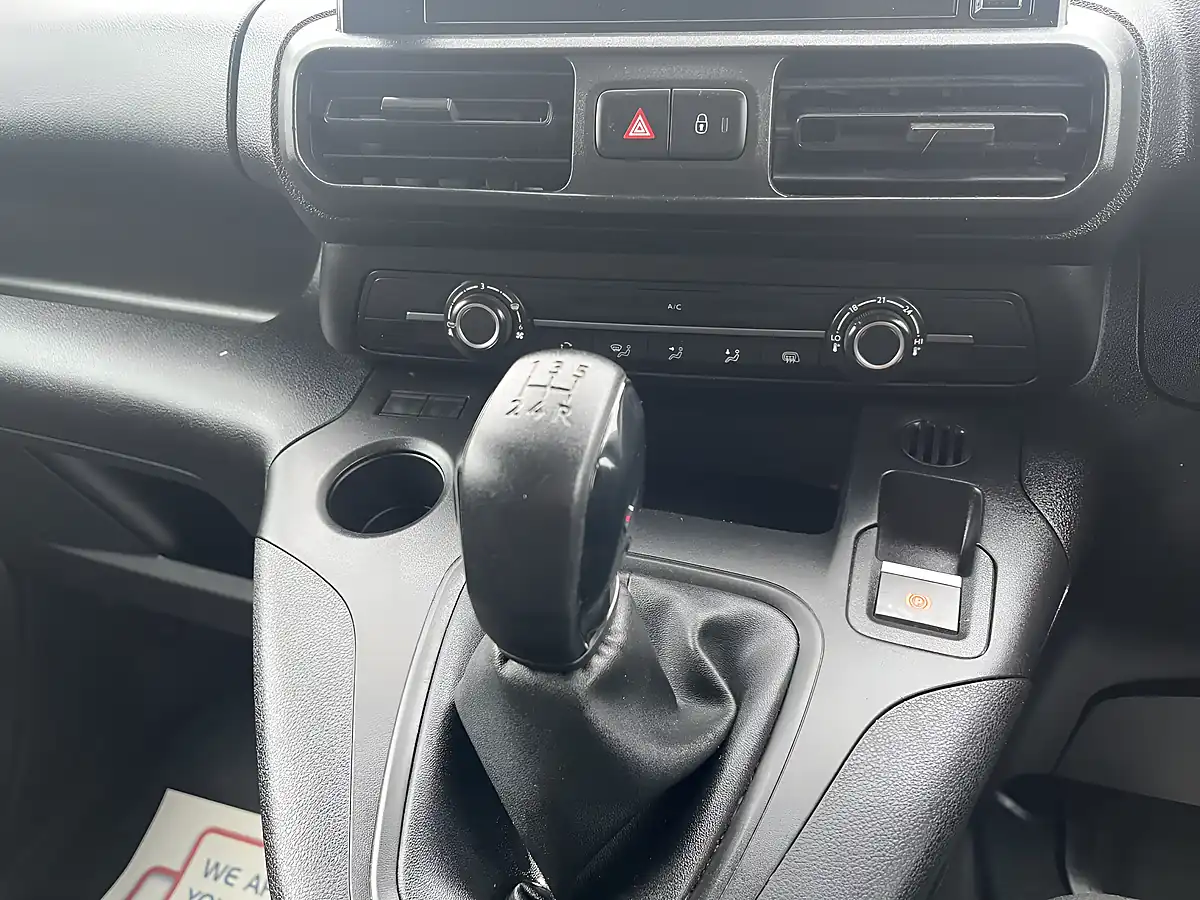 Used 2021 Peugeot Partner Professional White - Interior and Exterior details 13