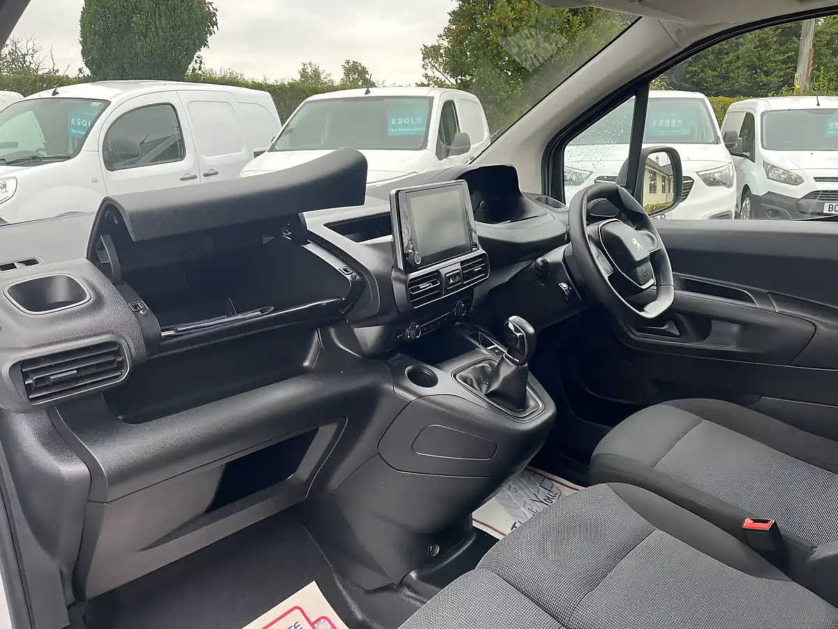 Used 2021 Peugeot Partner Professional White - Interior and Exterior details 15