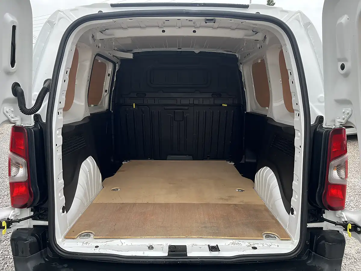 Used 2021 Peugeot Partner Professional White - Interior and Exterior details 18