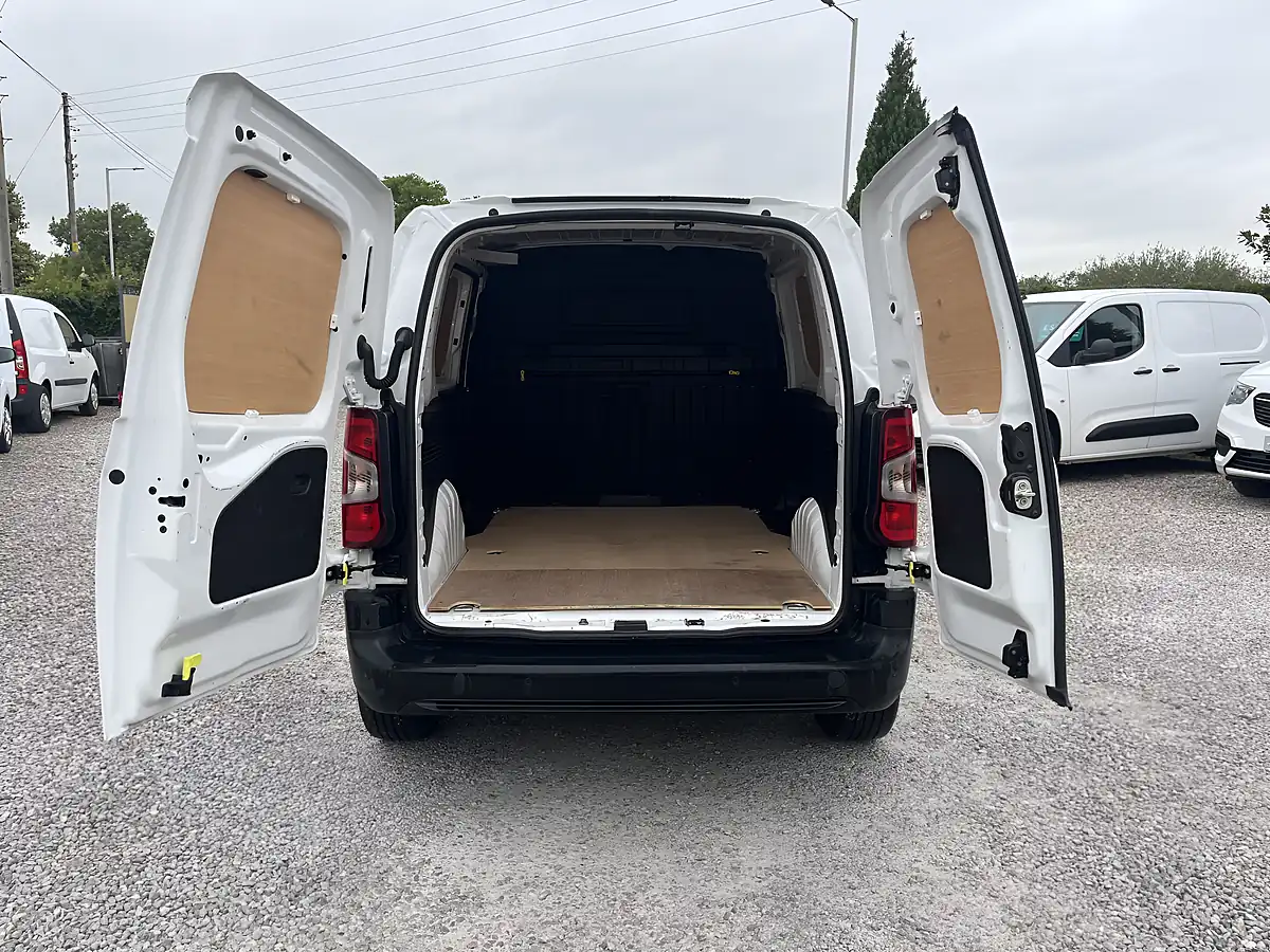 Used 2021 Peugeot Partner Professional White - Interior and Exterior details 19