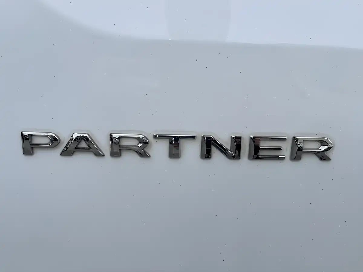 Used 2021 Peugeot Partner Professional White - Interior and Exterior details 20