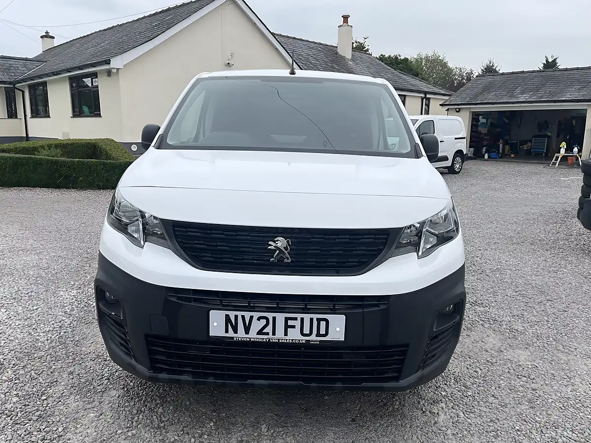 Used 2021 Peugeot Partner Professional White - Interior and Exterior details 3